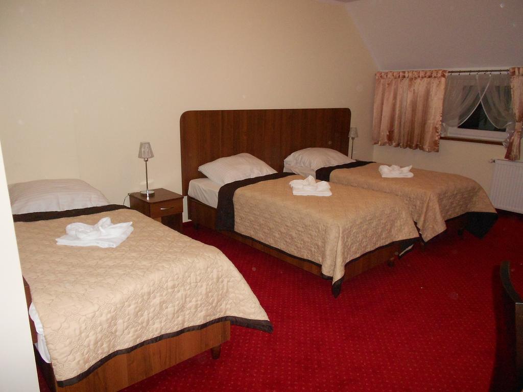 Pokoje Goscinne Viktorjan Raszowa Kamer foto
