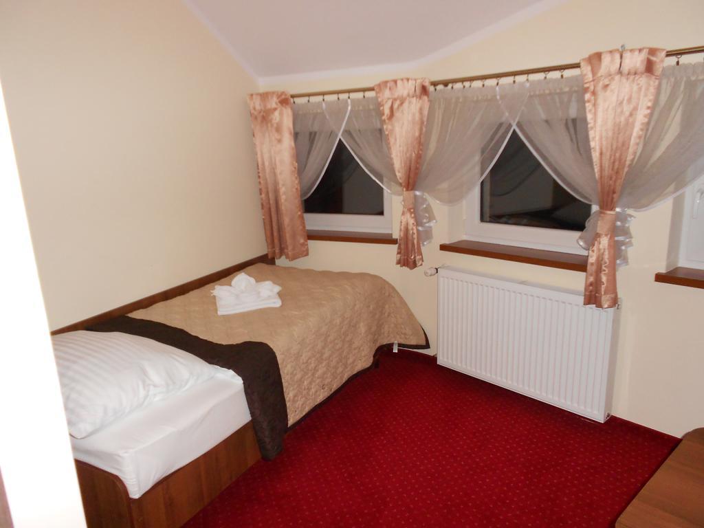 Pokoje Goscinne Viktorjan Raszowa Kamer foto